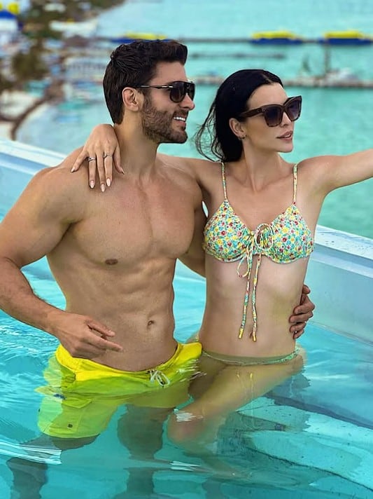 Cynthia de la Vega y Kike Mayagoitia
