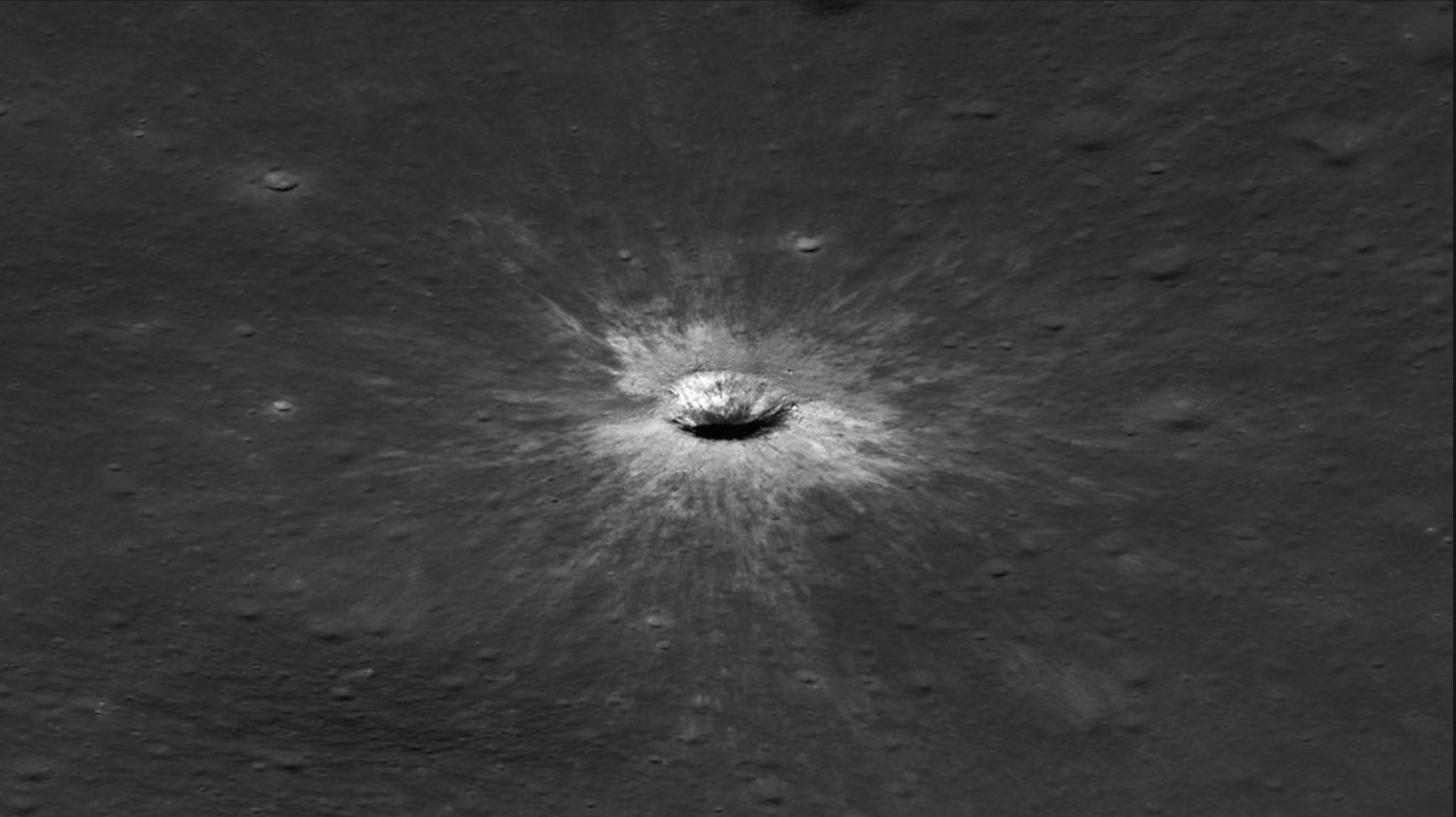 NASA descubre el mayor cráter recién formado de la Luna