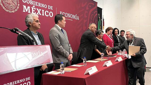 Entrega de reconocimientos en la Secretaría de Economía