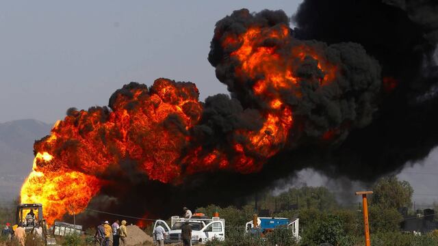 Explosión en ducto de Pemex por robo de combustible en Puebla. Elevación de sanciones.