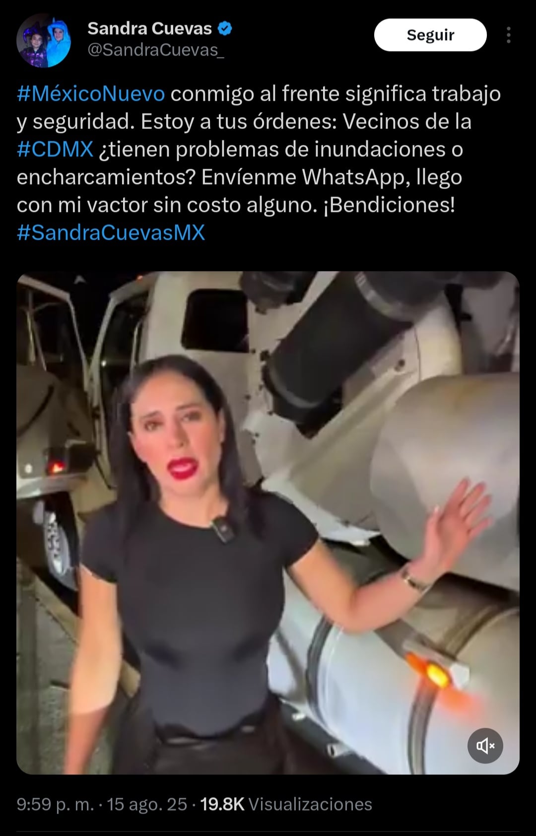 Sandra Cuevas ofrece servicio de desazolve gratuito.