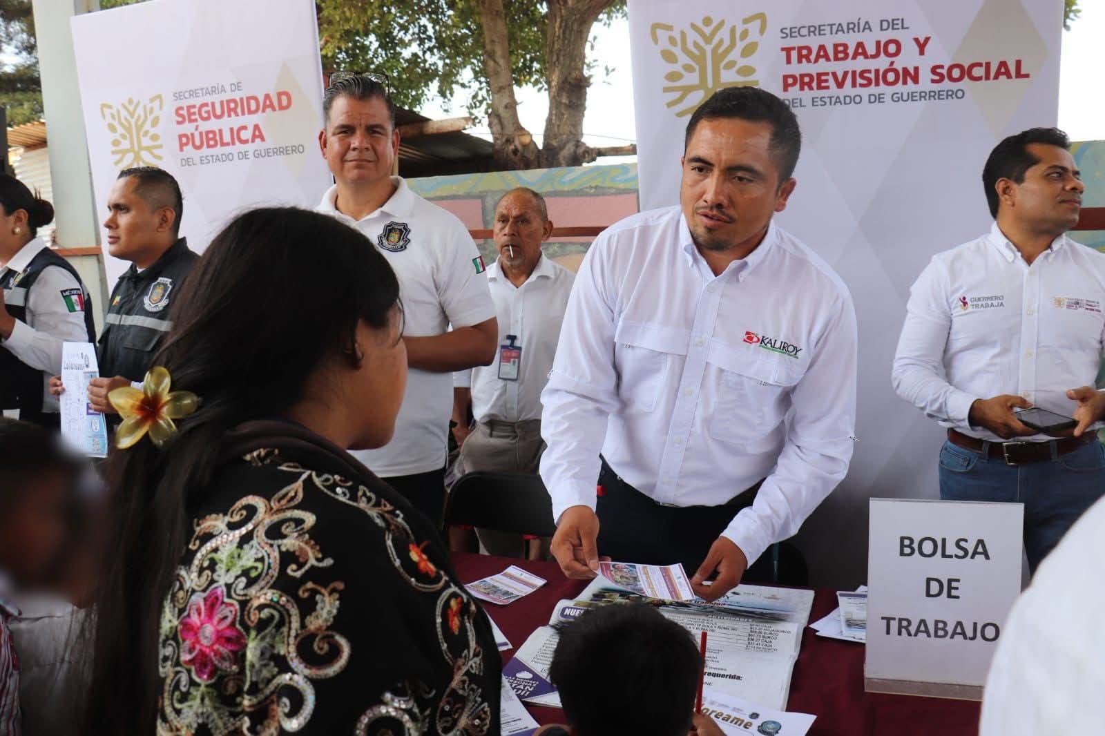 Más de 30 dependencias participaron en la Feria Integral de Servicios en Guerrero