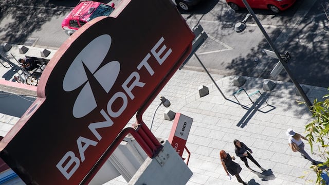 Sucursal de Banorte en avenida Masaryk, alcaldía Miguel Hidalgo