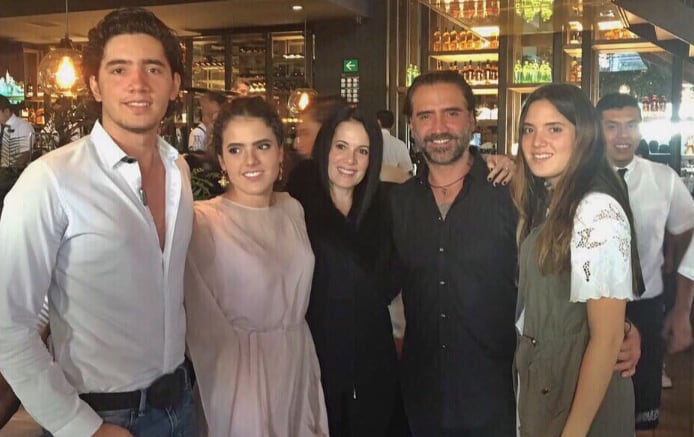 Alejandro Fernández y familia