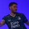 Santiago Giménez modela el espectacular jersey del Feyenoord; te decimos cuál es su precio