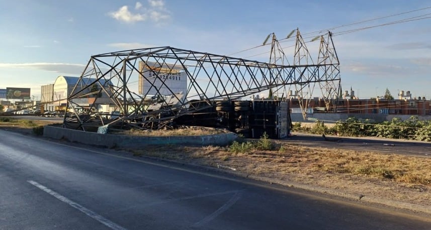 Tráiler choca en carretera Texcoco - Lechería