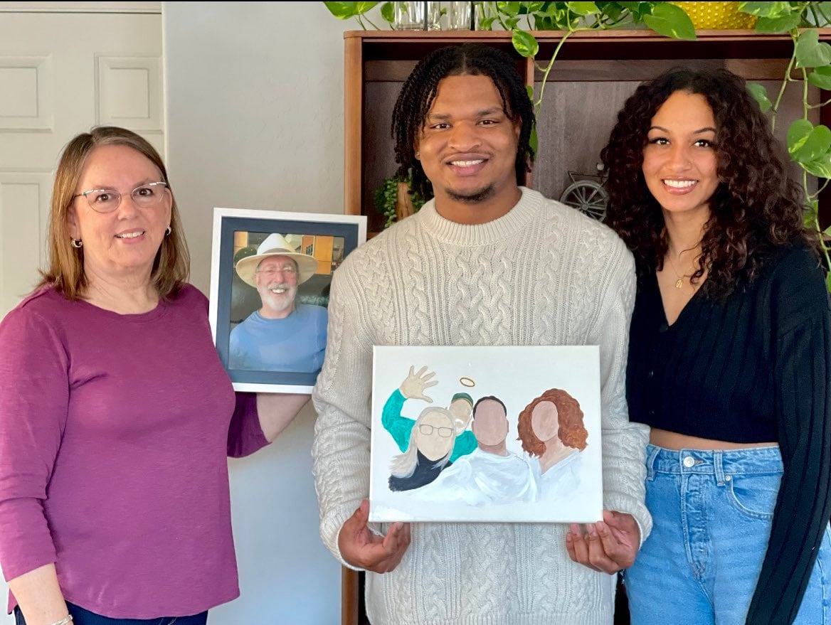 Jamal Hinton y Wanda Dench en la celebración de Acción de Gracias