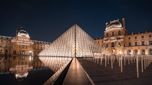 Alarma defectuosa permitió el robo al museo del Louvre