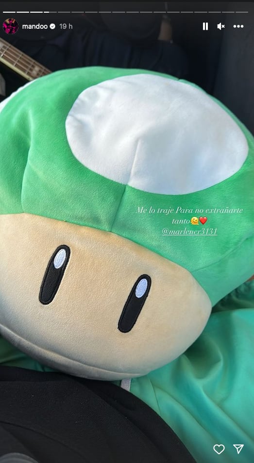 Mando, de Yahritza y Su Esencia, muestra extraña a su novia Marleny.