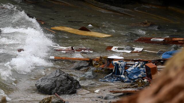 Barco naufrago destruido
