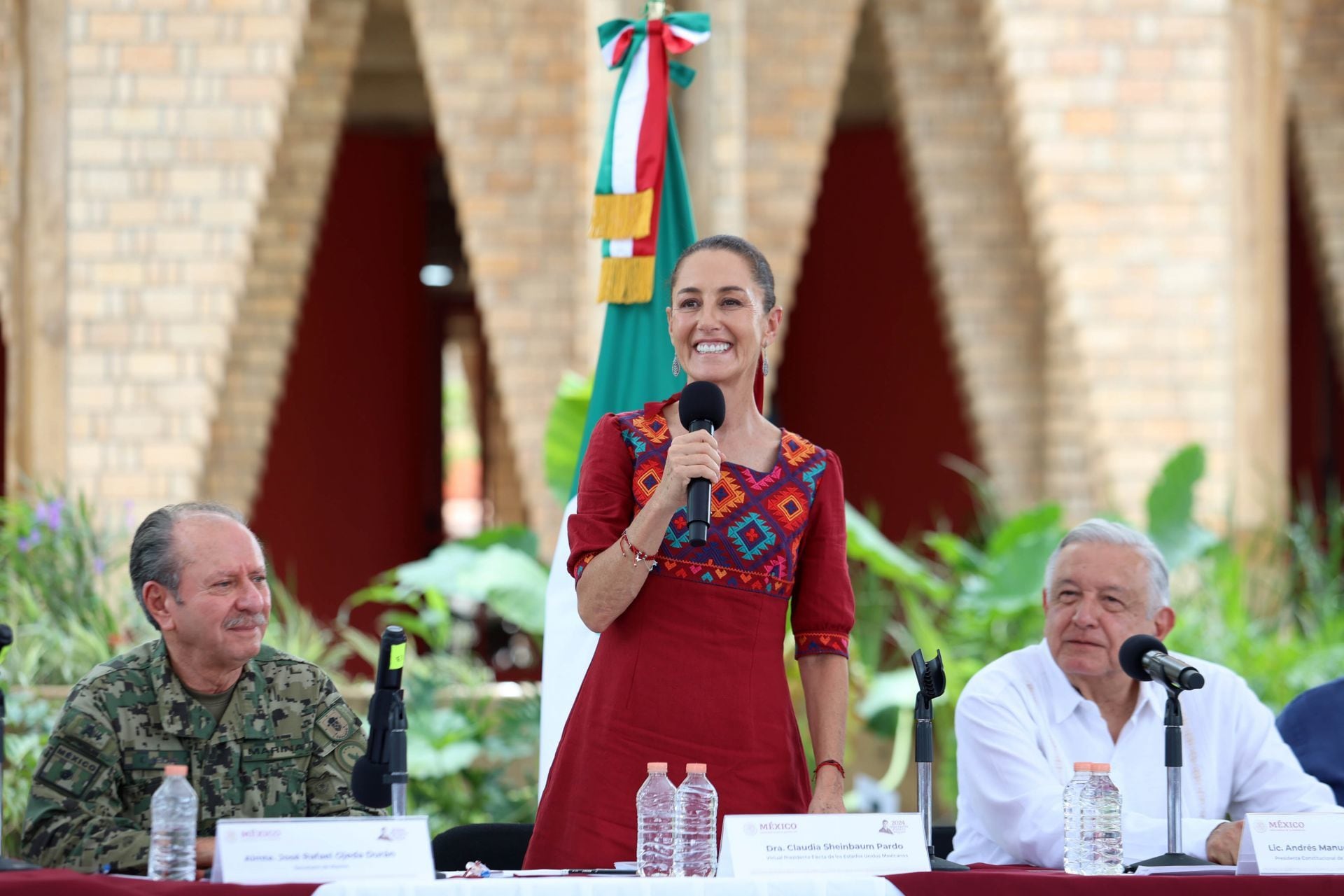 José Rafael Ojeda Durán, secretario de la Marina; Claudia Sheinbaum, presidenta electa de México, y Andrés Manuel López Obrador, presidente de México.
