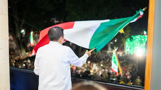 Salomón Jara llama a la unidad durante Grito de Independencia en Oaxaca