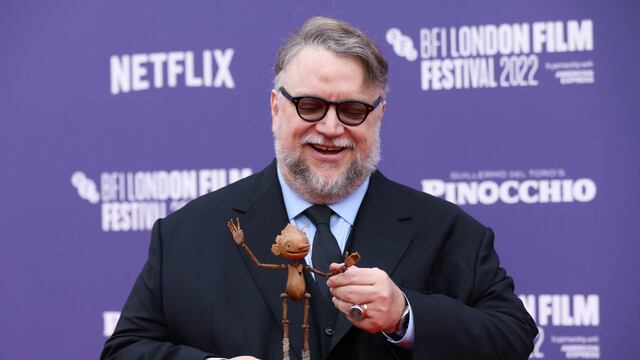 Guillermo del Toro informó de la muerte de su mamá