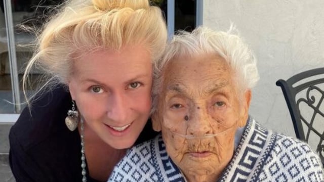 Laura Zapata y su abuela Eva Mange