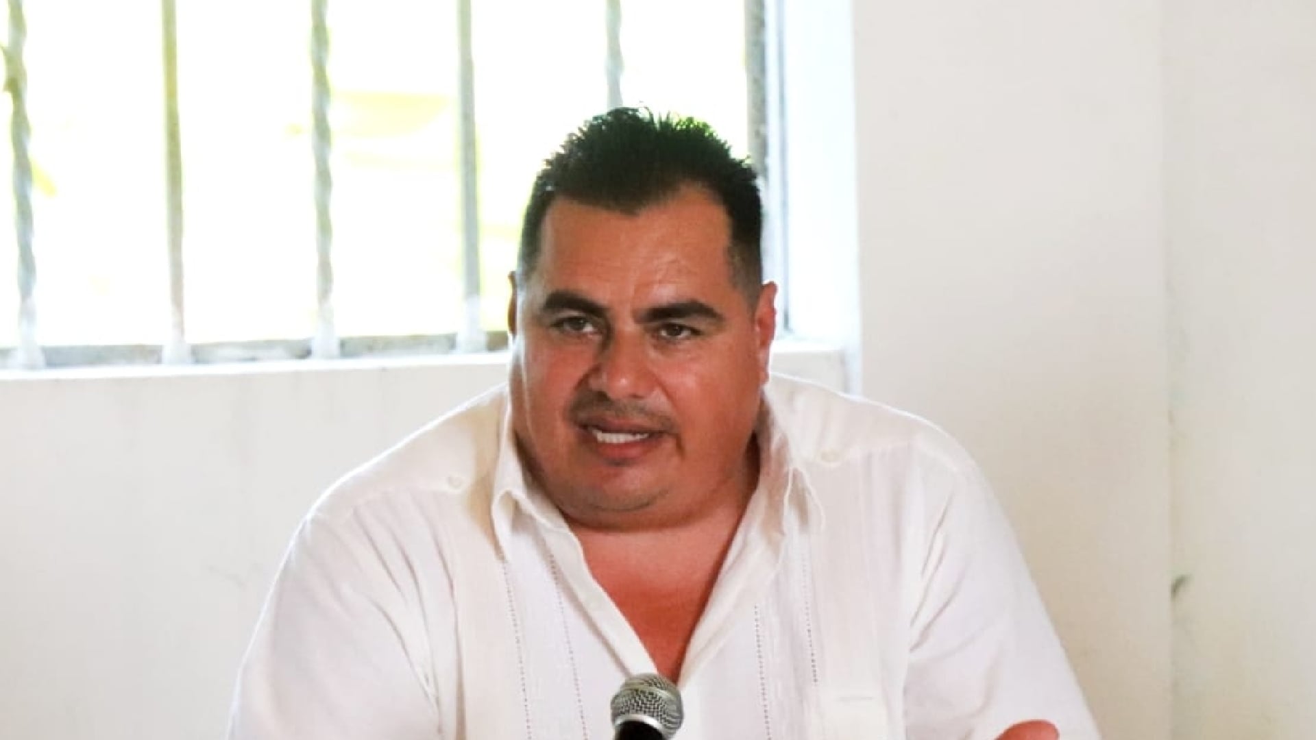 Enrique Argüelles Montero, esposo de Yesenia Lara