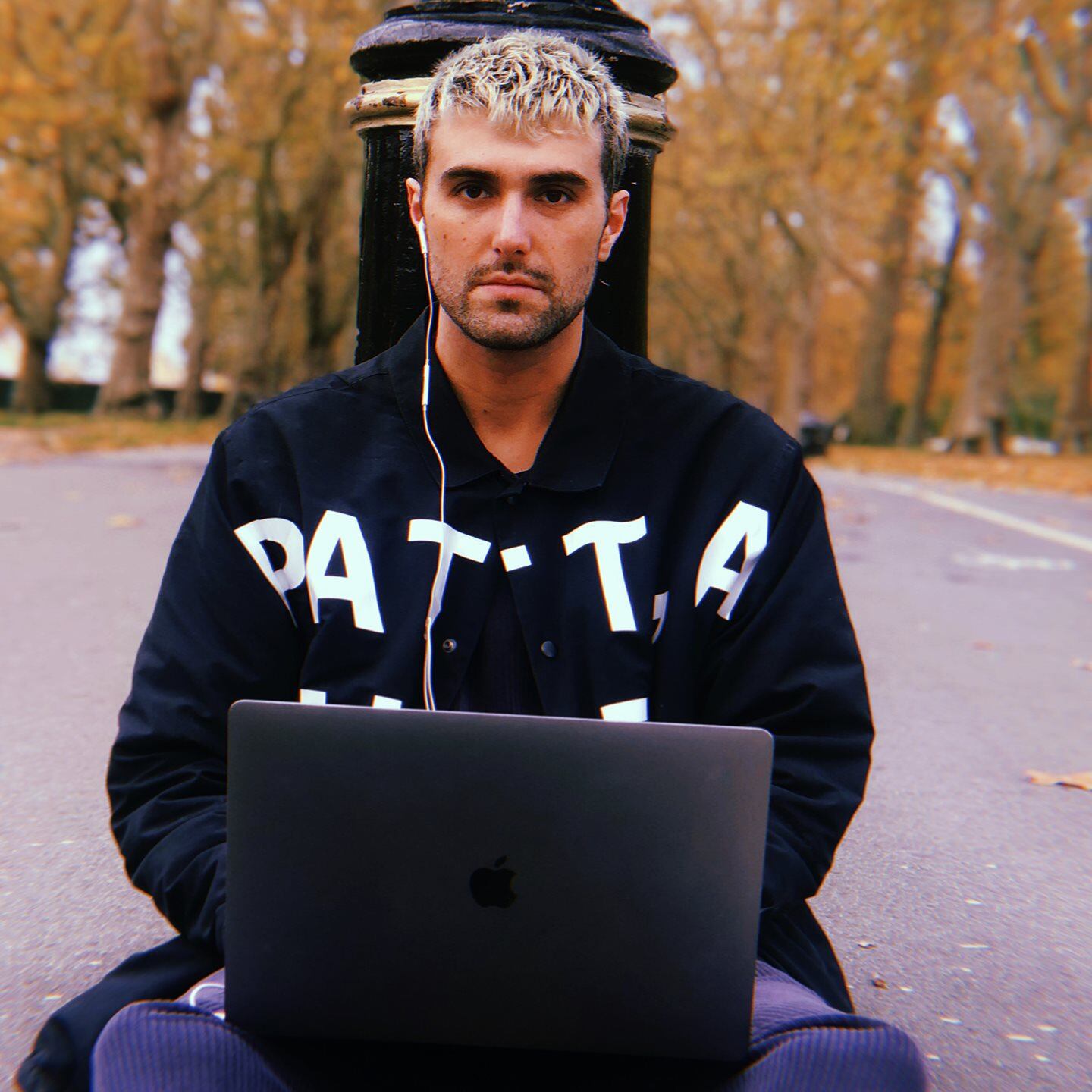¿Quién es Fred Again, el DJ que haría una fiesta secreta en CDMX y podría traer a Skrillex?