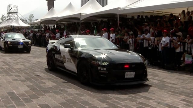 Fuerza Civil presentó un Corvette y un Mustang Shelby como patrullas de exhibición en Nuevo León