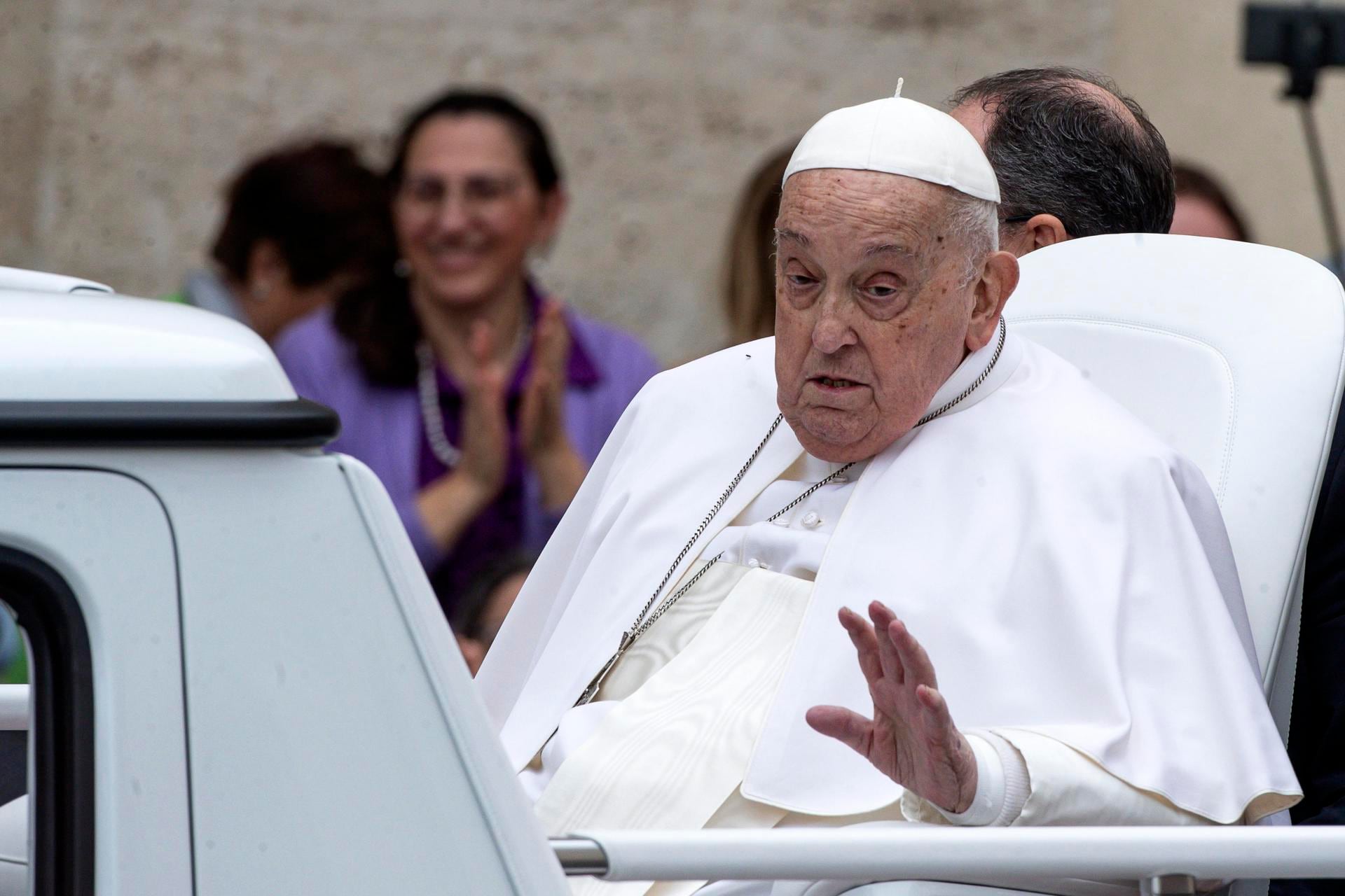 Papa Francisco en evento un día antes de su muerte
