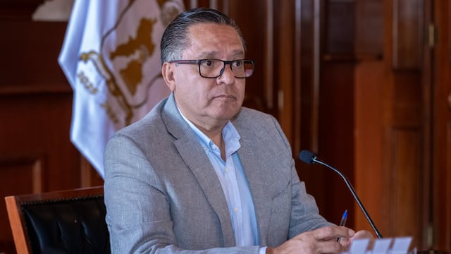 Ricardo Moreno refuerza rehabilitación de calles y bacheo en Toluca.