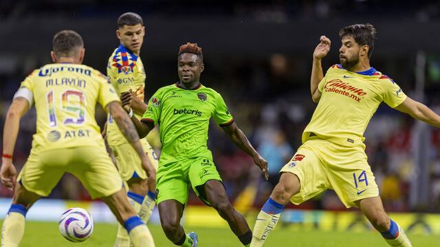Néstor Araujo en partido del Club América