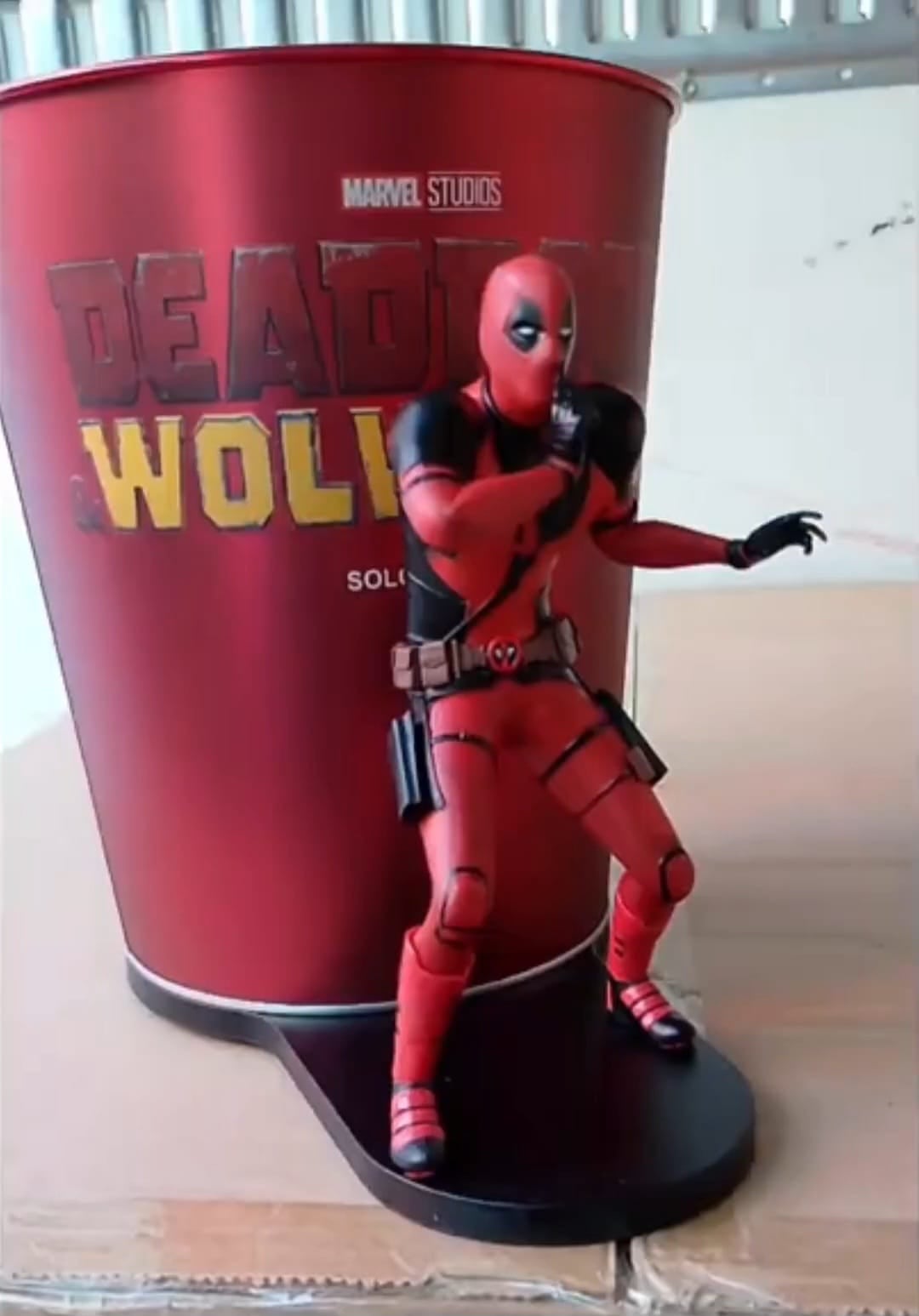 Esta es la palomera de Deadpool y Wolverine y llavero que venderá Cinépolis