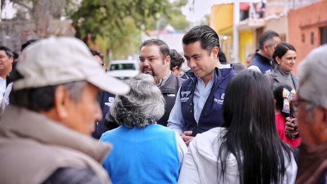Felifer Macías entrega rehabilitación vial en Los Fresnos.