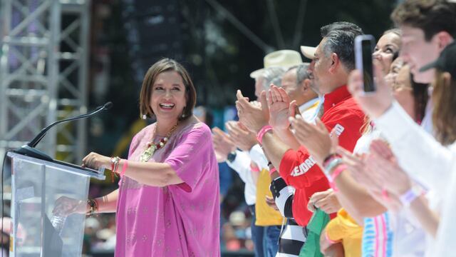 Xóchitl Gálvez es aplaudida por las autoridades del PAN, PRI y PRD