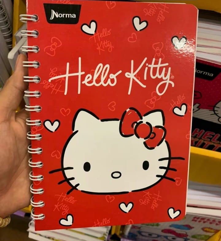 Cuadernos de Hello Kitty en Walmart para el regreso a clases 2024