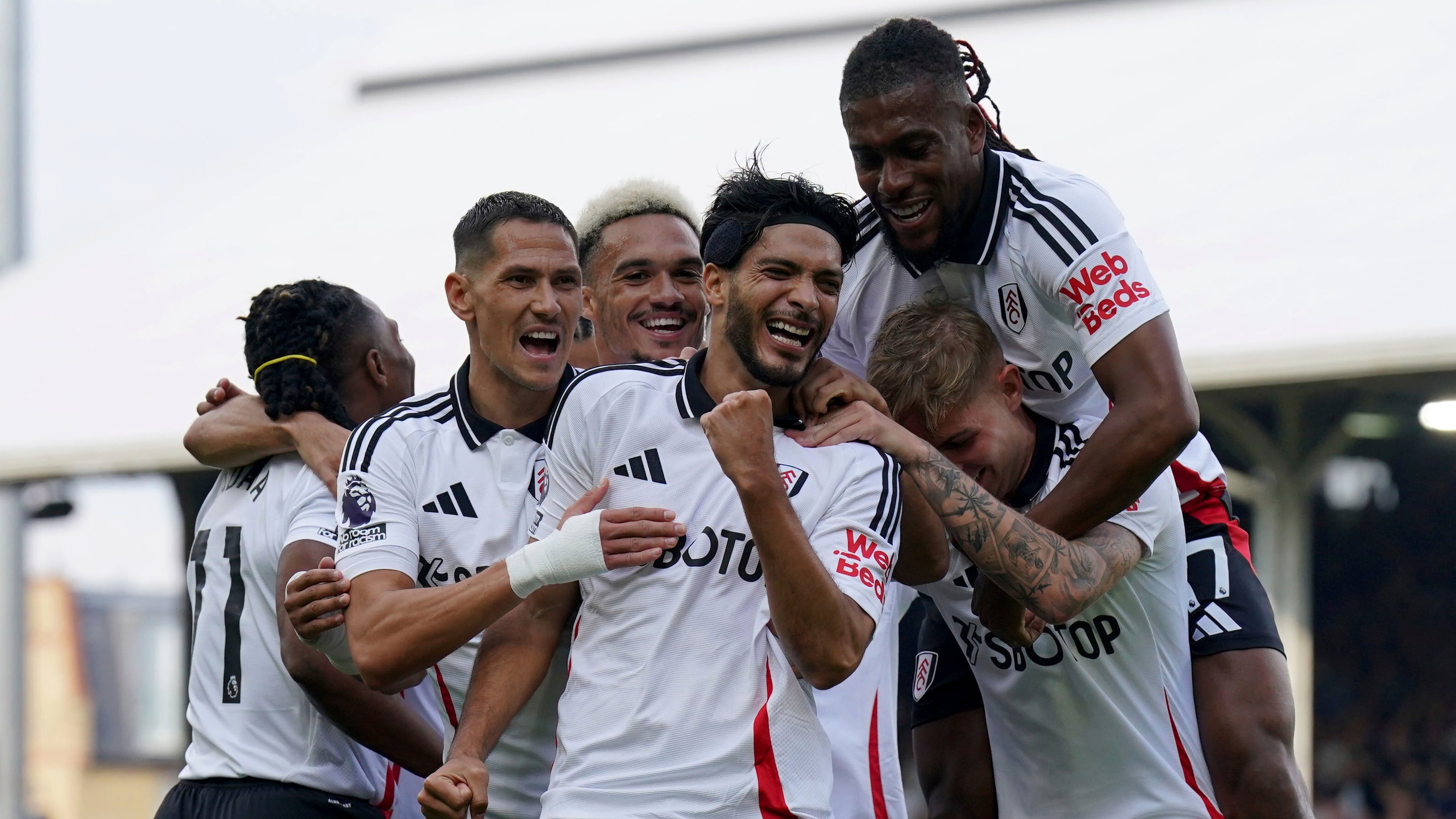 ¿Guiño al América? Compañero de Raúl Jiménez en la Premier League coquetea con las Águilas