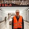 Samuel García visita Gigafactory de Tesla en Berlín y se emociona por lo que viene para Nuevo León