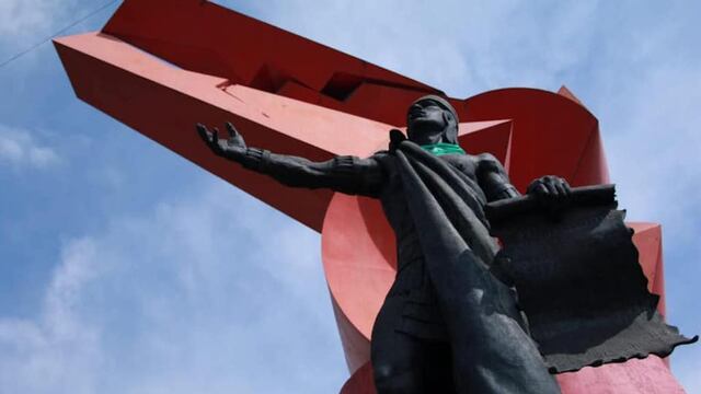 Estatua de Nezahualcóyotl.