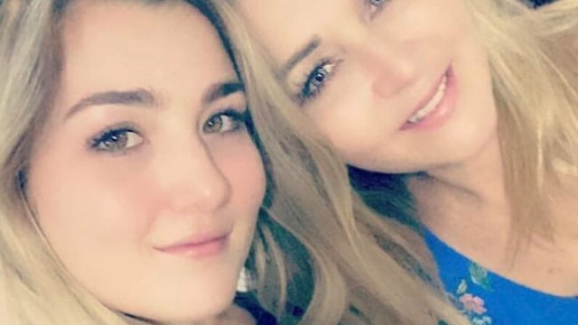 Alicia Villarreal y Melenie Carmona