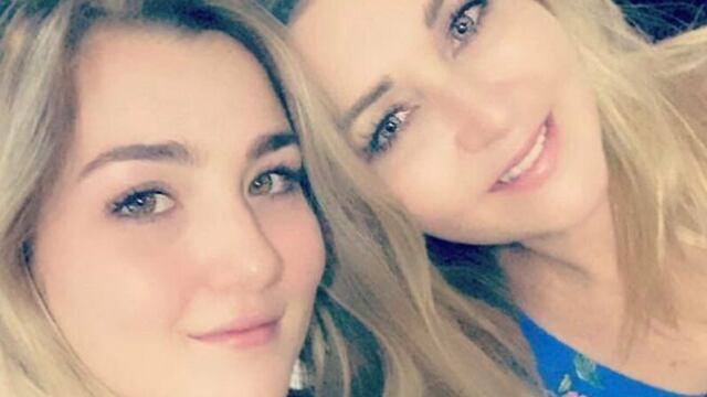 Alicia Villarreal y Melenie Carmona