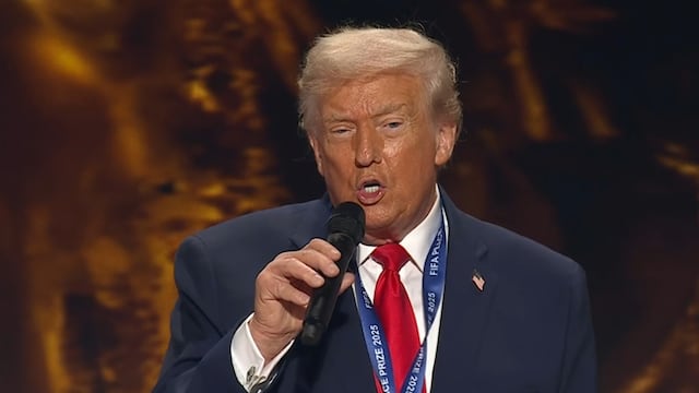 Donald Trump recibe el Premio de la Paz de la FIFA