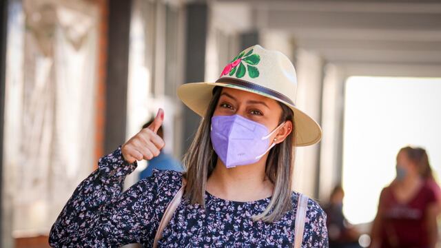 Ciudadana vota en Coahuila