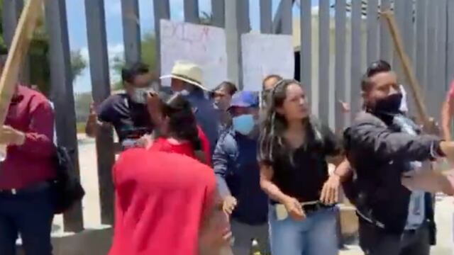 VIDEO: Periodistas son agredidos por manifestantes en Oaxaca