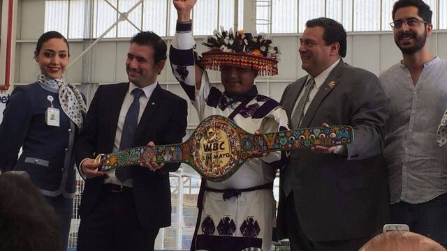 Los participantes posaron con el cinto.