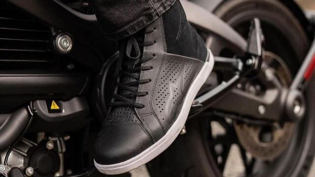 ¿Qué zapatos usar para andar en moto?