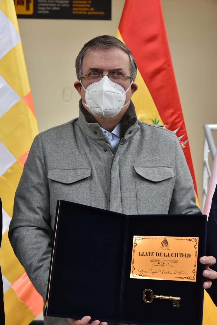 Este es el precio de la costosa chamarra de Marcelo Ebrard