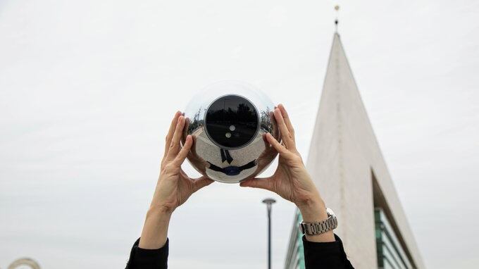 ¿Qué es WorldCoin? El proyecto que te da criptomonedas si te dejas escanear la iris