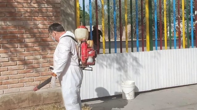 Torreón intensifica acciones de fumigación en colonias y escuelas