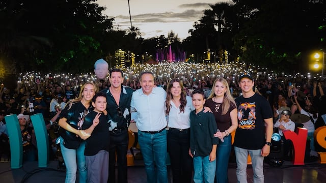 Yahir recibe reconocimiento en Hermosillo ante más de 3 mil personas