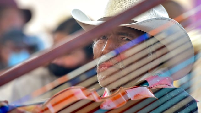 Habitantes de Álamos durante la visita de Andrés Manuel López Obrador, presidente de México, en la entidad