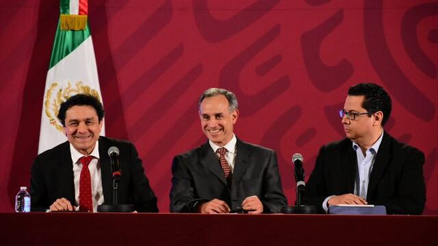 Gustavo Reyes Terán (izq), junto al subsecretario de Salud, Hugo López-Gatell.