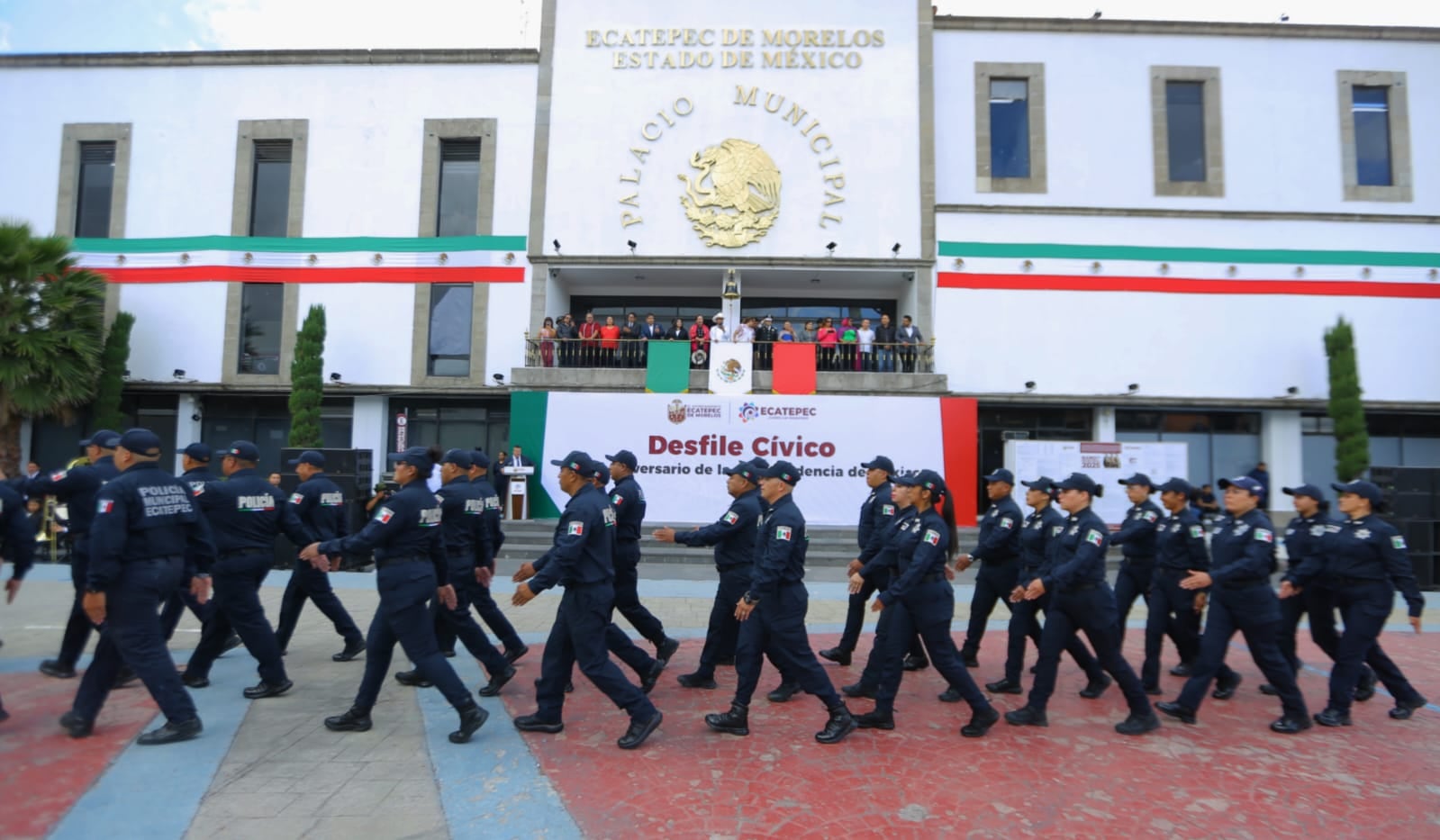 El Desfile Cívico-Militar en Ecatepec tuvo más de mil participantes