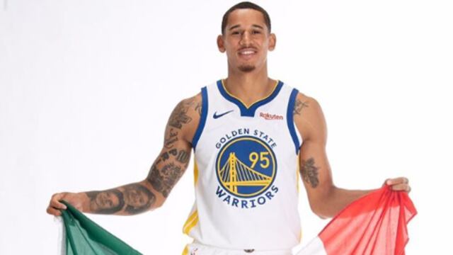 Toscano posa con el jersey de GS y con la bandera de México