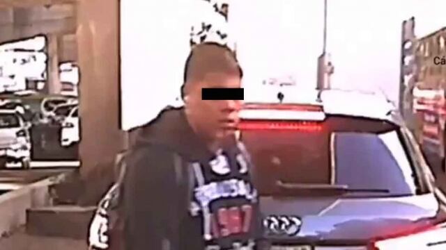 Asaltante deja que víctima saque su INE.