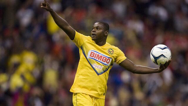 Mina en un encuentro con las Águilas