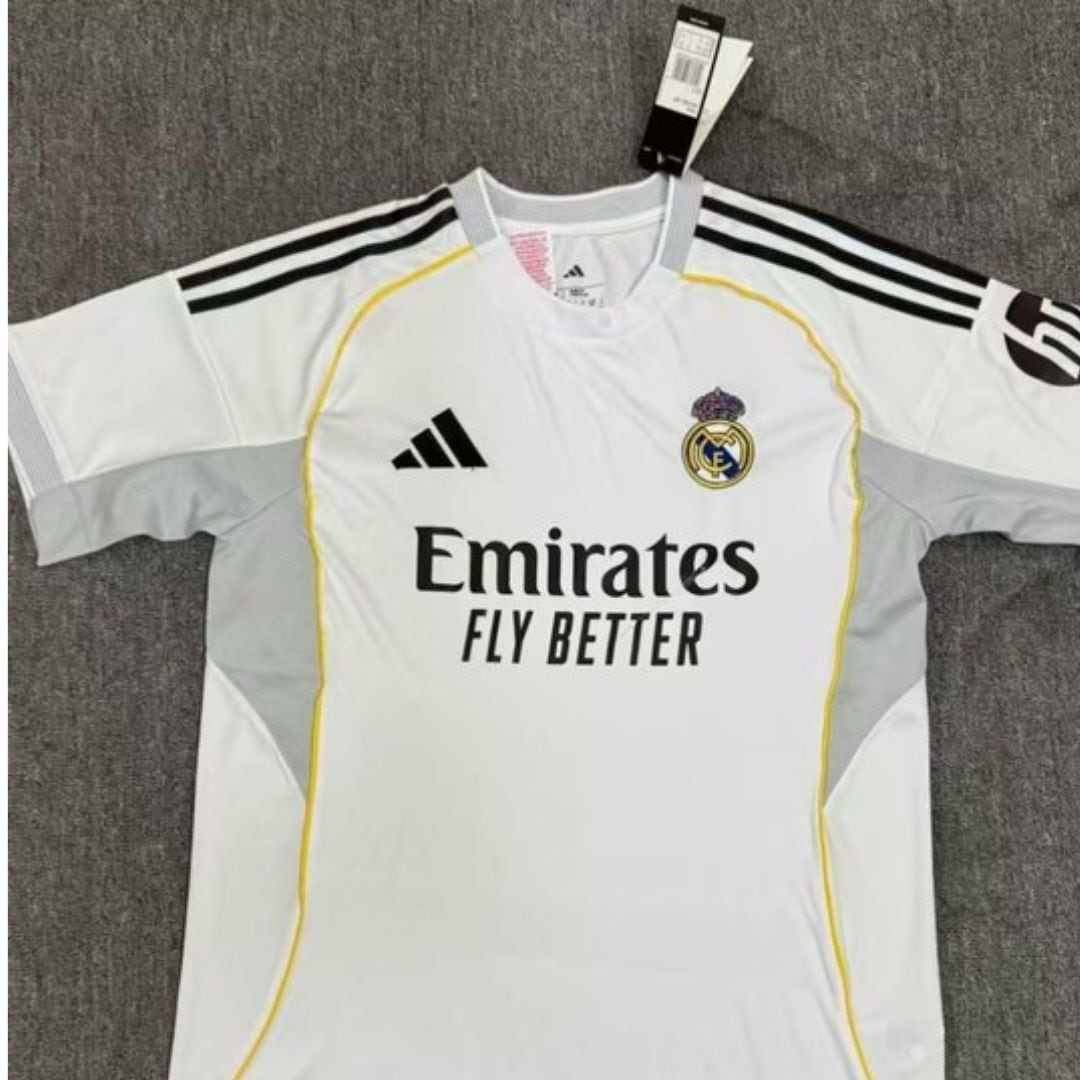Supuesta playera del Real Madrid para 2025-26.