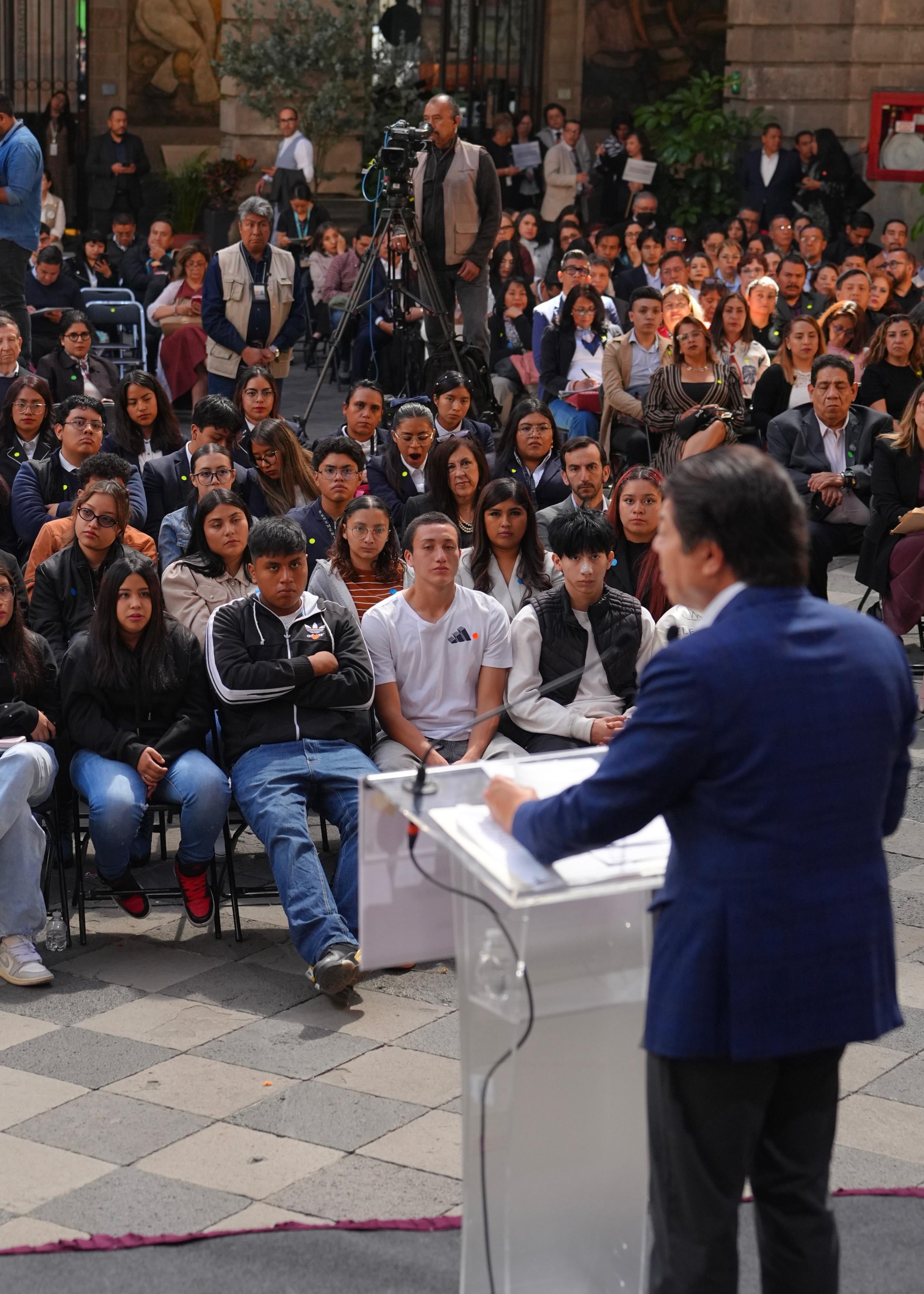 Mario Delgado, titular de la SEP, en reunión con representantes de educación de México.